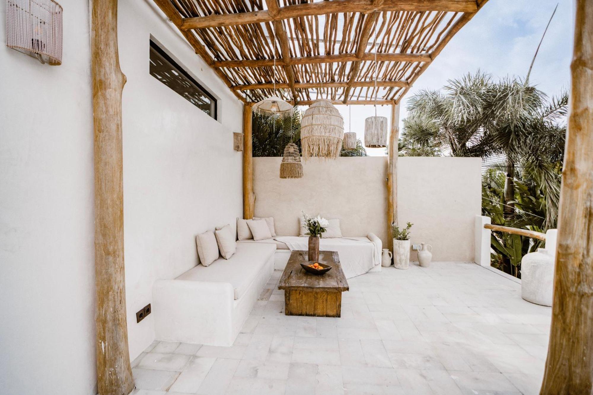 Bella - Stylish 3-bedroom Oasis With Mediterranean Charm Apartment Canggu (Bali)