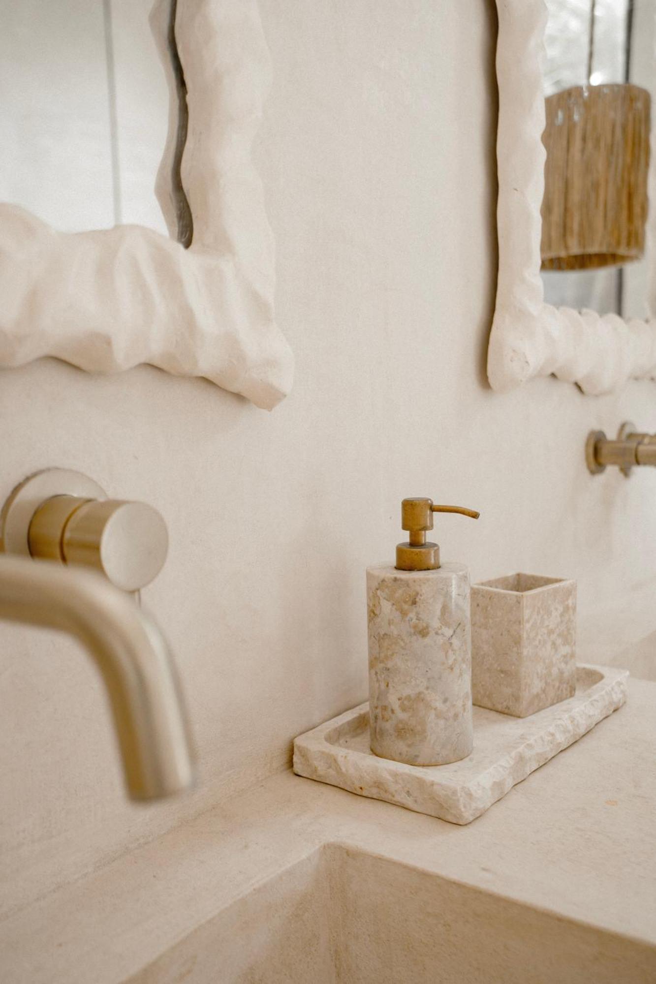 Apartment Bella - Stylish 3-bedroom Oasis With Mediterranean Charm
